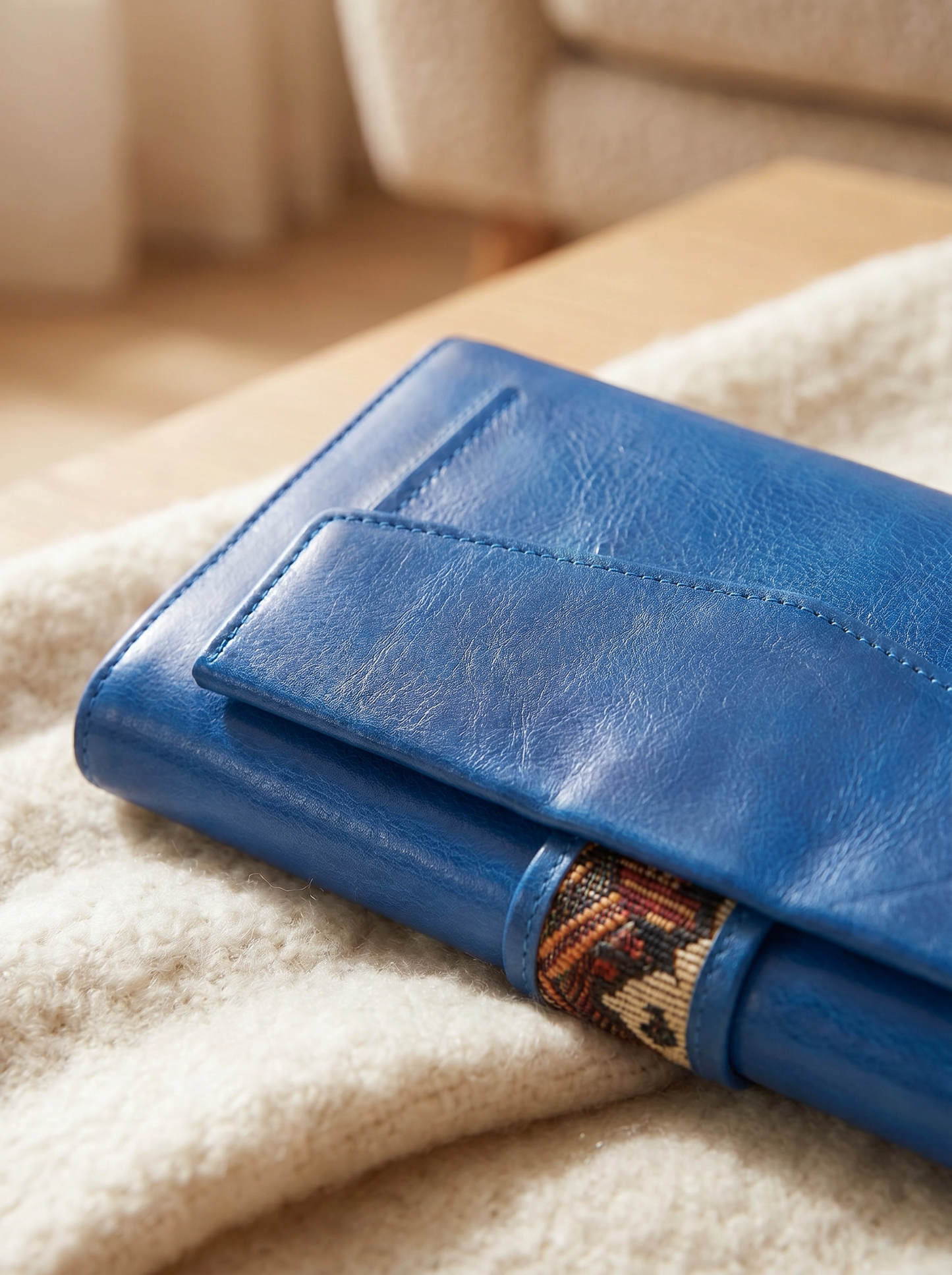 Paw Drazzel Boutique Women Versatile, Artisanal Aesthetic, Bright Leather Colors, Secure Closure, Optimized Interior Layout, Tapestry, Tri-Fold Wallet