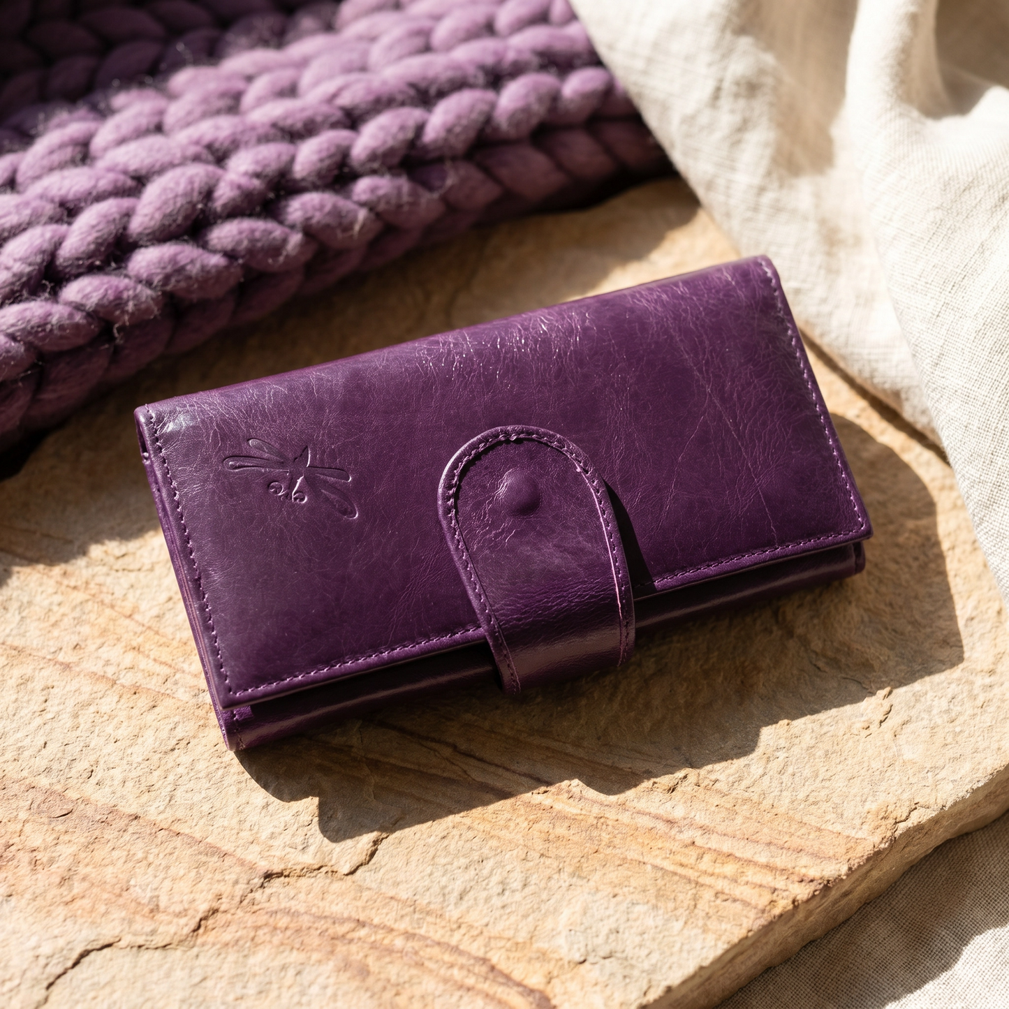 Paw Drazzel Boutique Women Versatile, Artisanal Aesthetic, Bright Leather Colors, Secure Closure, Optimized Interior Layout, Tapestry, Tri-Fold Wallet