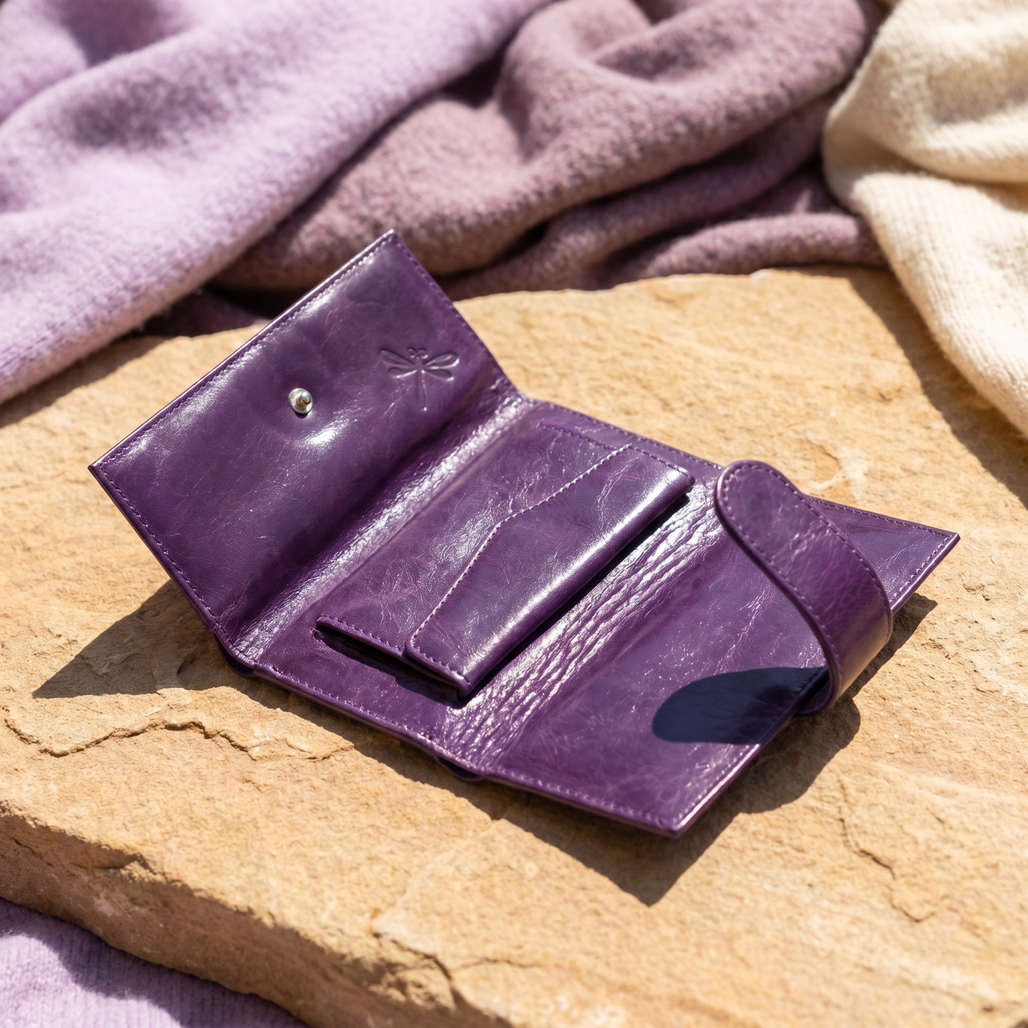 Paw Drazzel Boutique Women Versatile, Artisanal Aesthetic, Bright Leather Colors, Secure Closure, Optimized Interior Layout, Tapestry, Tri-Fold Wallet